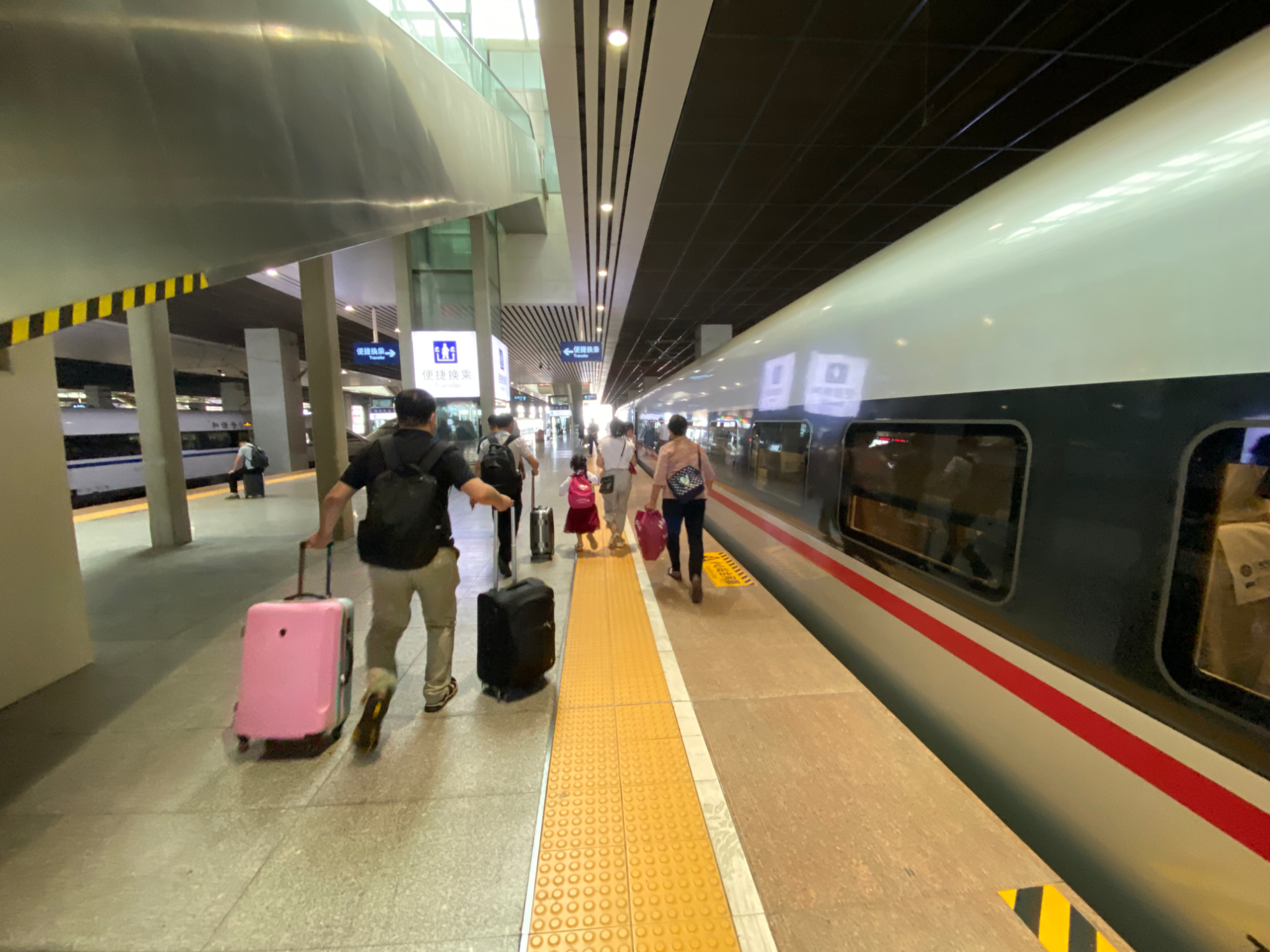 7月28日郑州东站开行列车499列 高铁班次陆续恢复