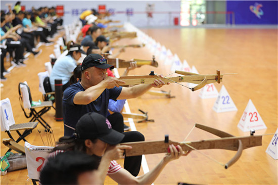 射弩项目比赛在郑州11中行健馆举行