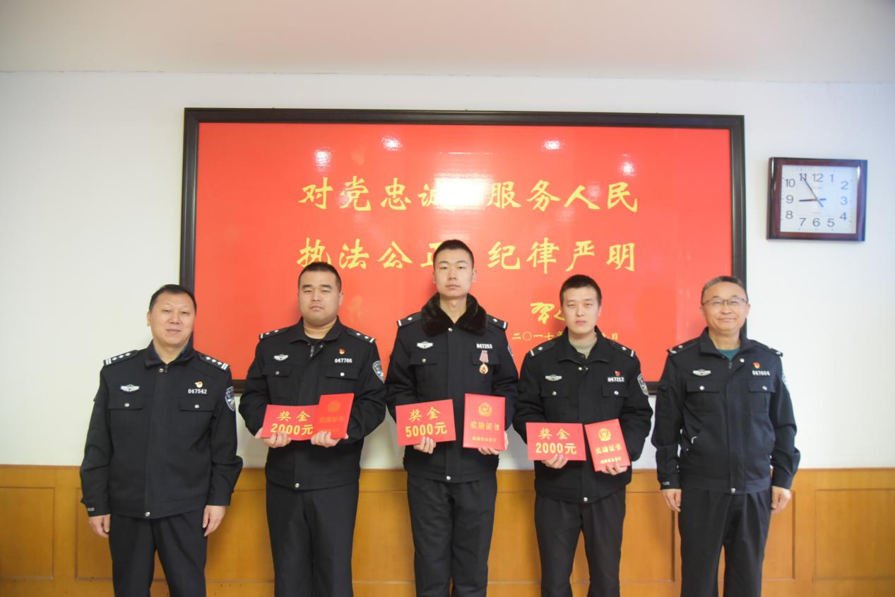 鹤壁淇滨区分局表彰慰问励士气亲切关怀聚警心