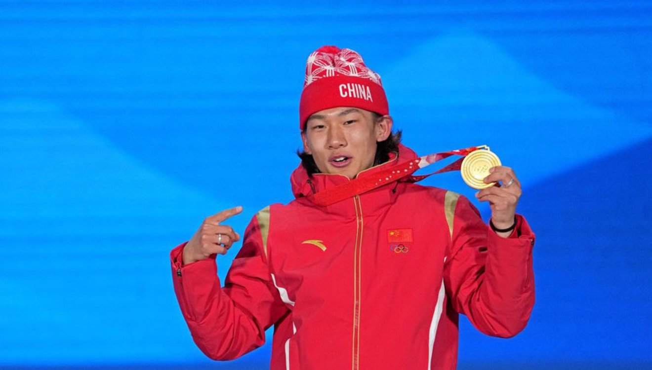 2022北京冬奥会单板滑雪男子大跳台颁奖仪式：苏翊鸣夺冠