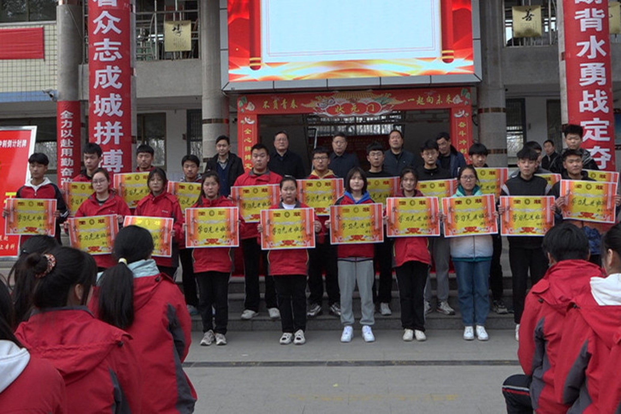驻马店市第三高级中学举行高考冲刺誓师大会