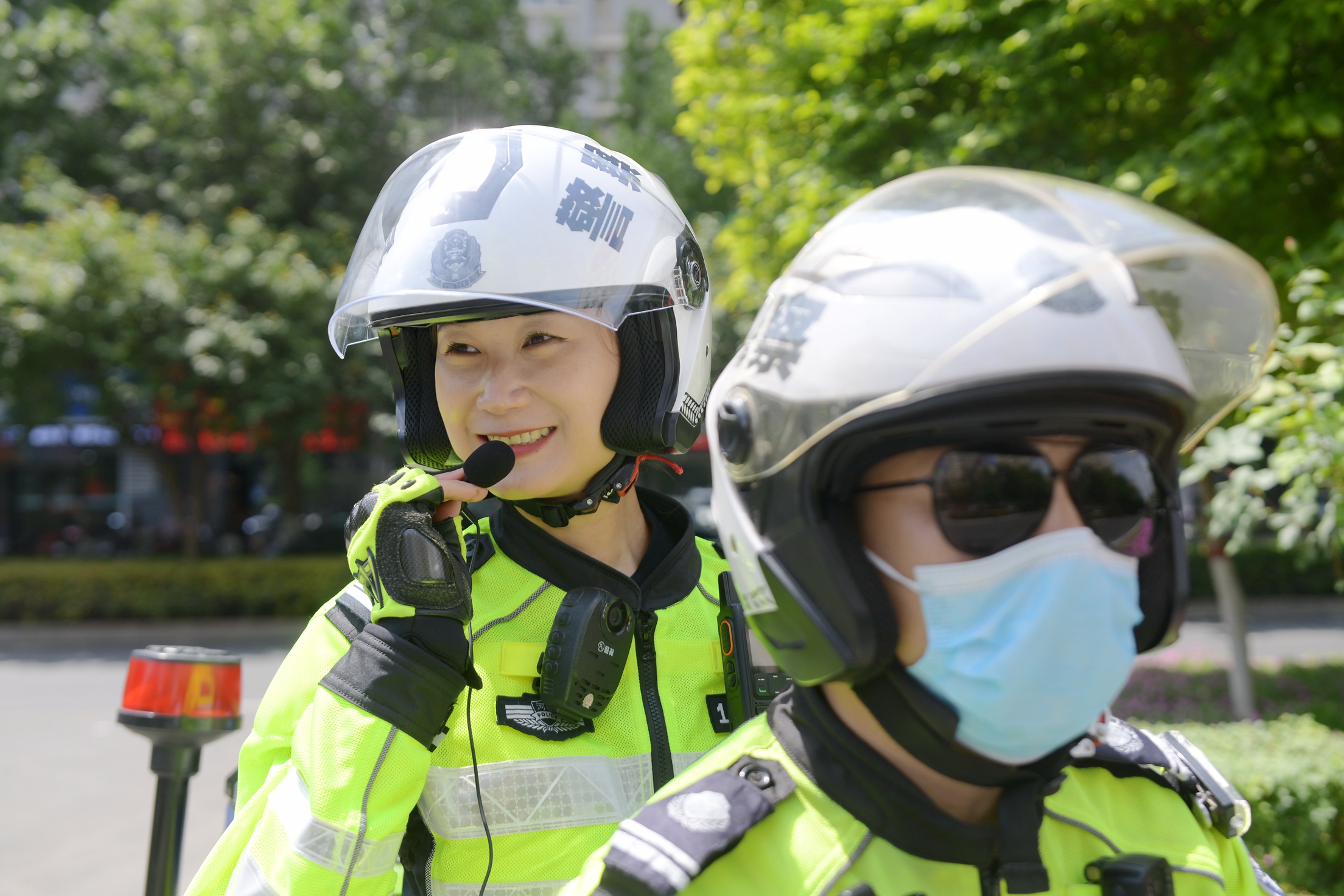 柔性执法洛阳20名女铁骑上路温柔喊话