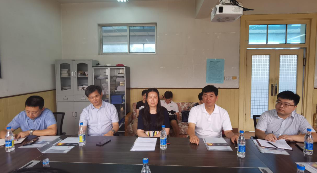 开封市人大常委会主任阎红心到龙亭区调研万人助万企活动