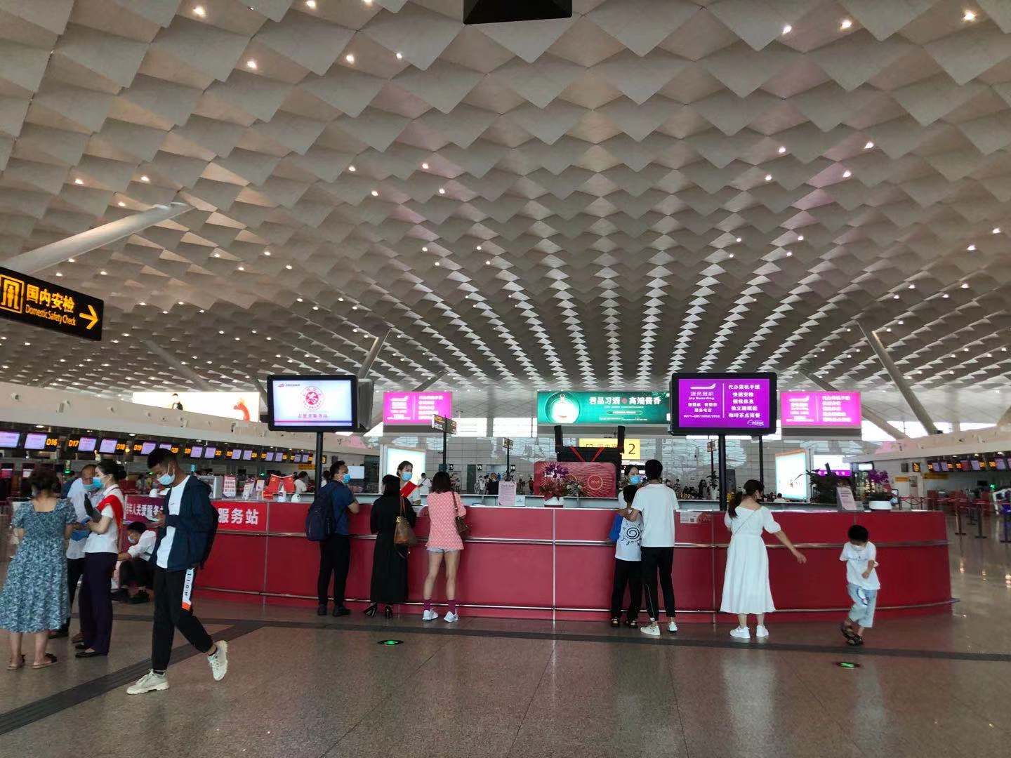 郑州机场全力以赴疏散滞留旅客-大象网