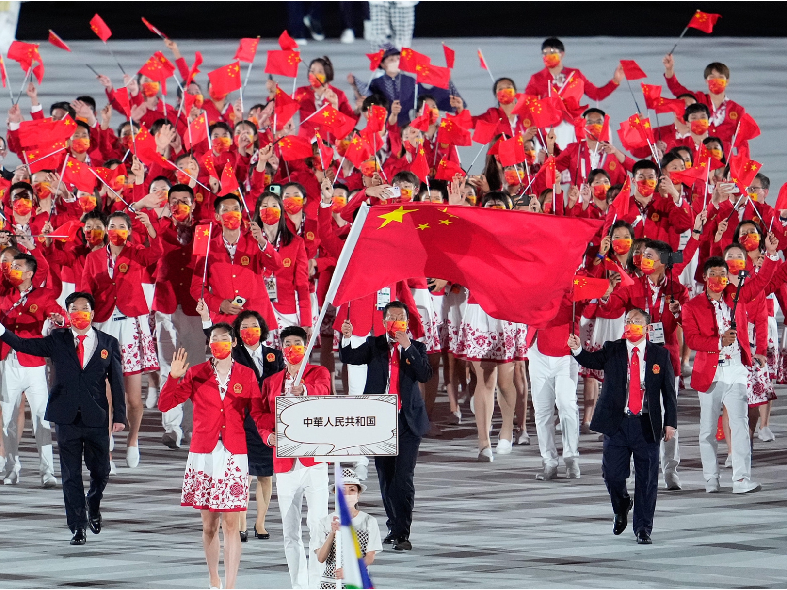 东京奥运会开幕式旗手图片