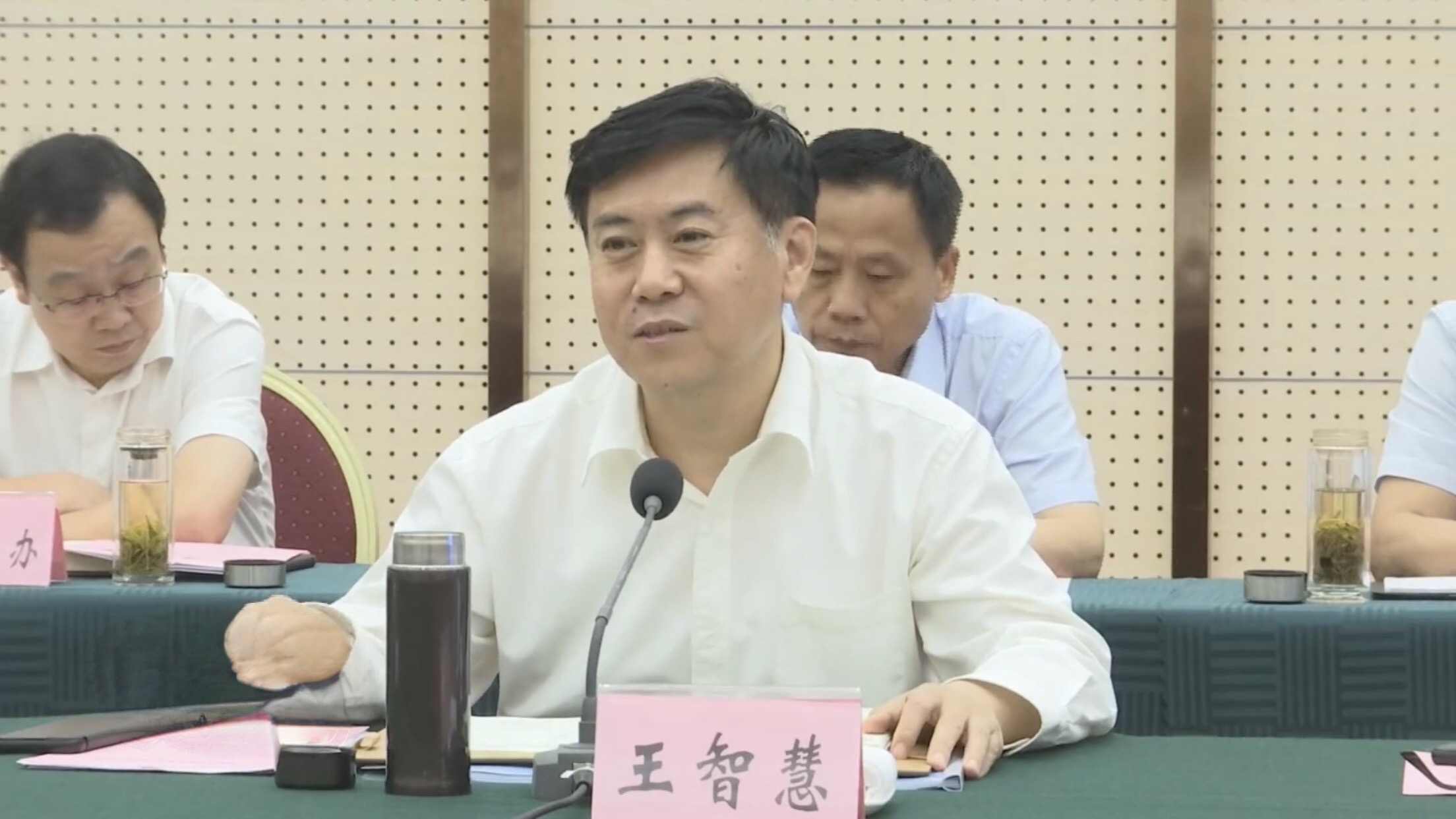 王智慧说,当前南阳正处于天时,地利,人和俱备的重要