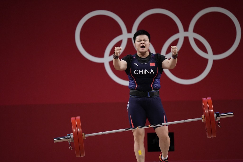 第25金汪周雨获得举重女子87公斤级金牌