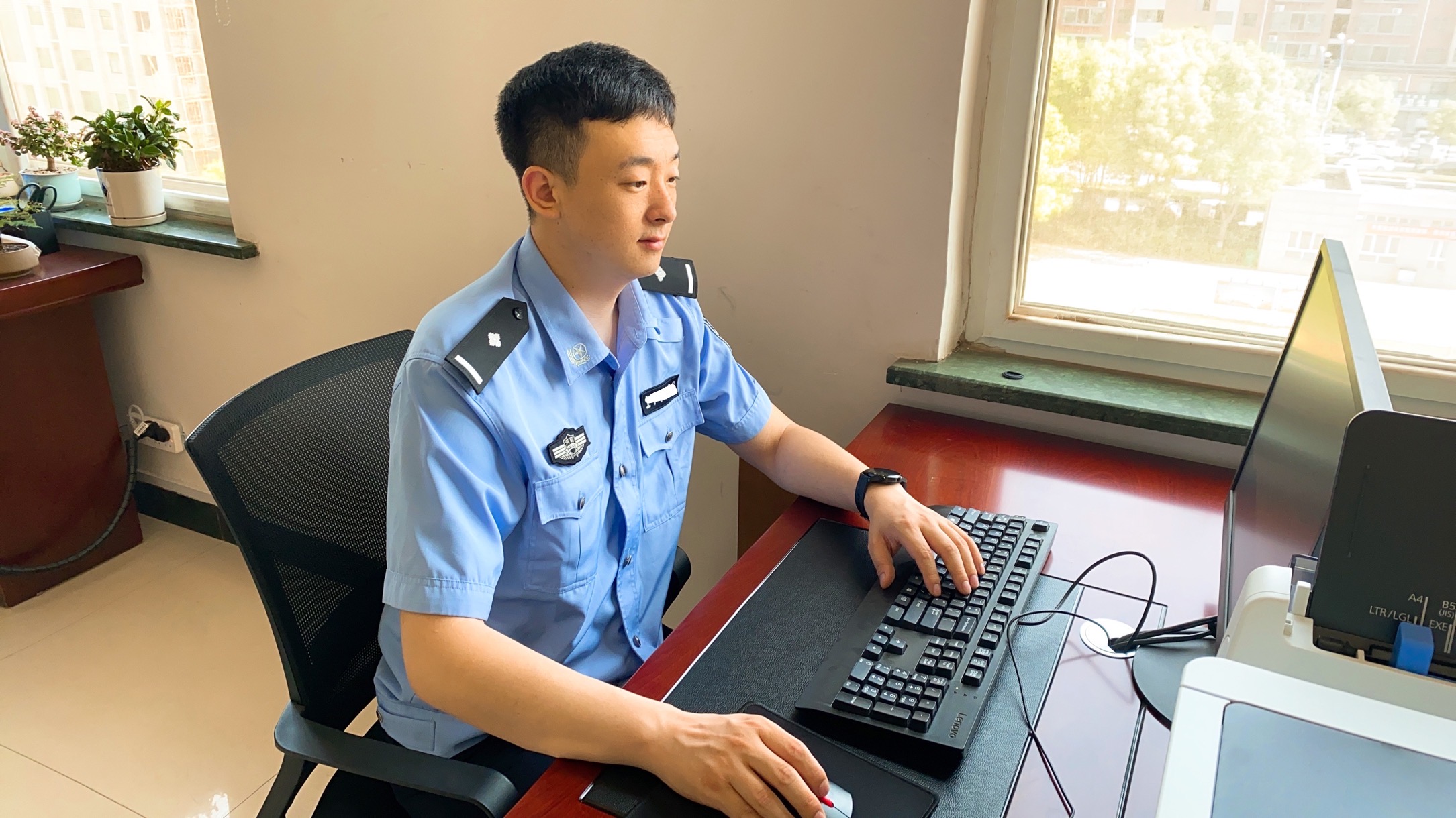 最好的时光是当警服穿在身上驻马店网警陈萧