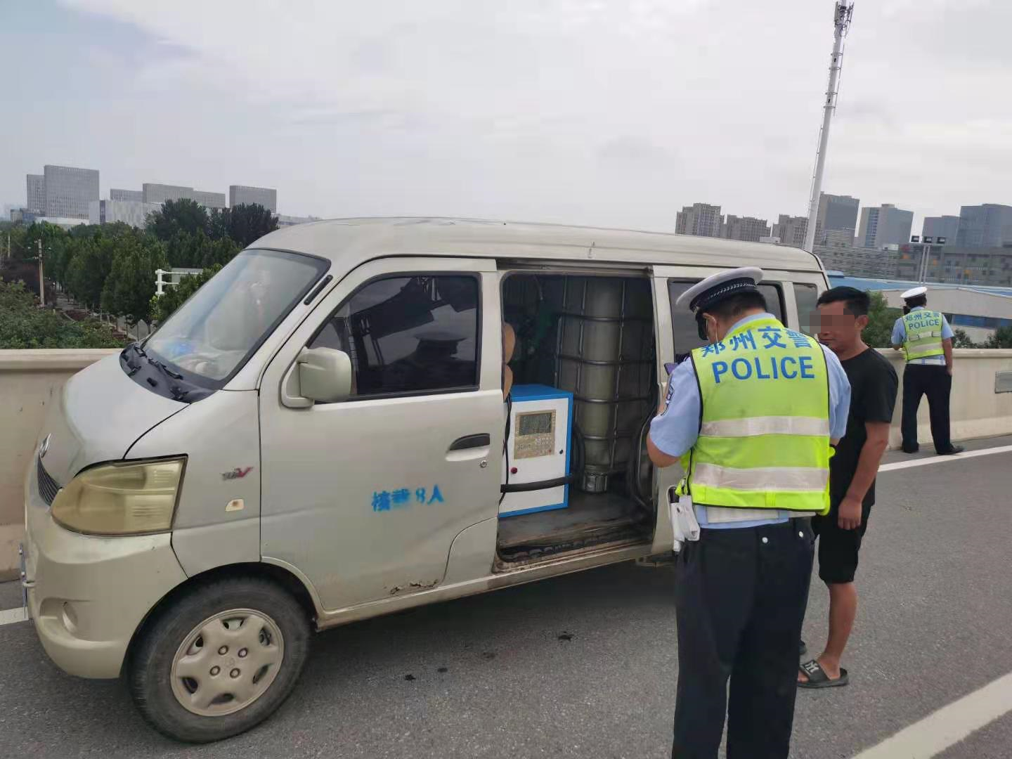 交警六大队连续查获黑加油车