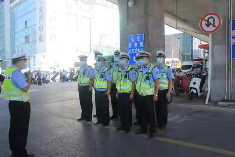 教育警告300余人,郑州交警加大火车站地区非机动车治理