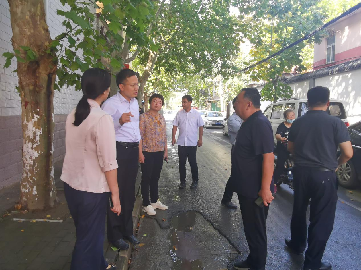 南苑街道党工委书记常征,办事处主任安迎辉及相关部门负责人陪同.