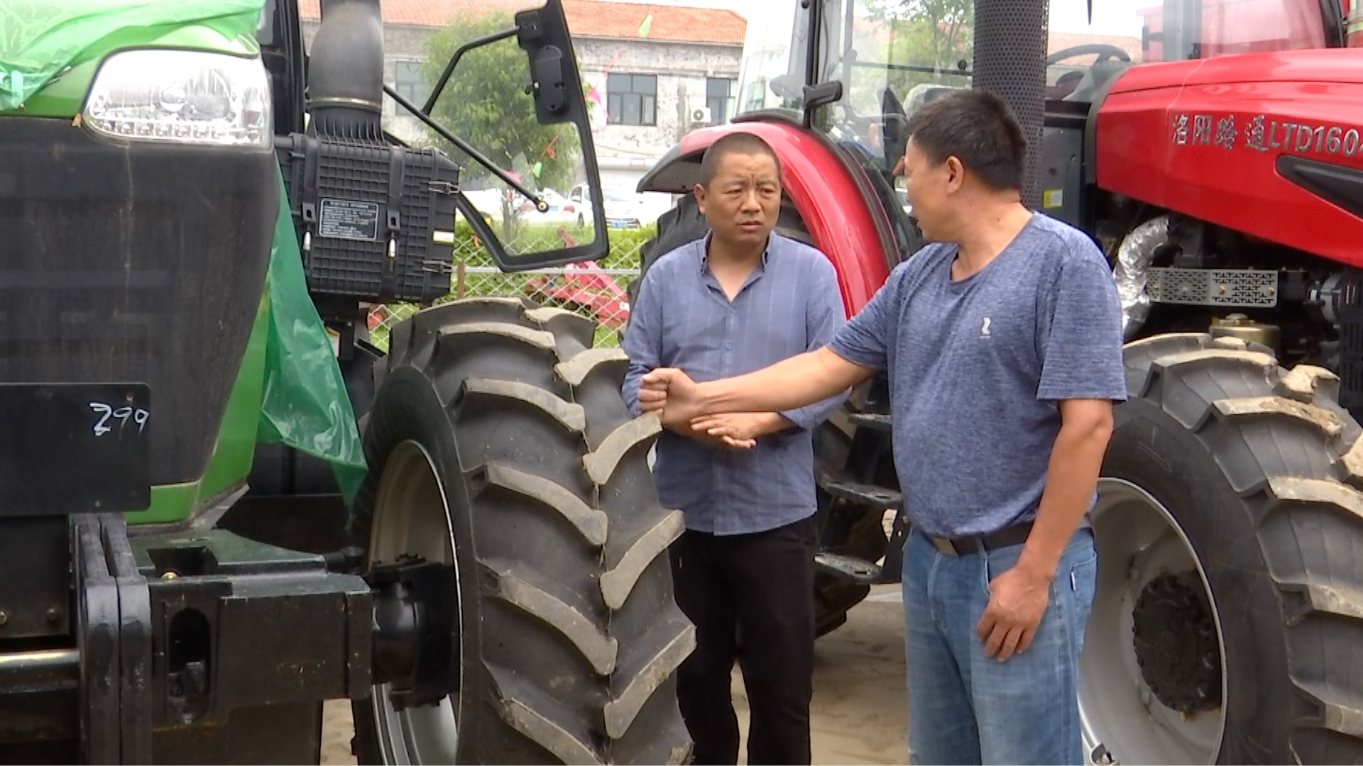 安阳滑县农民购买农机热备战三秋忙