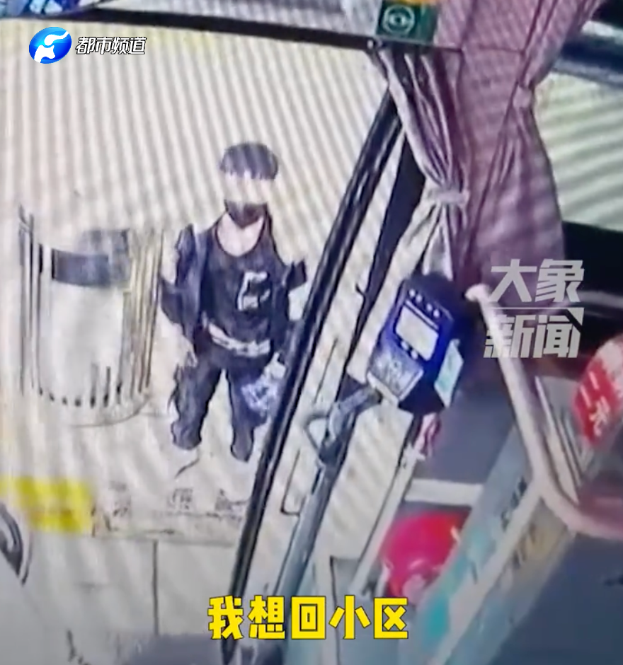 发现被跟踪 郑州男孩街头上演教科书式自救!