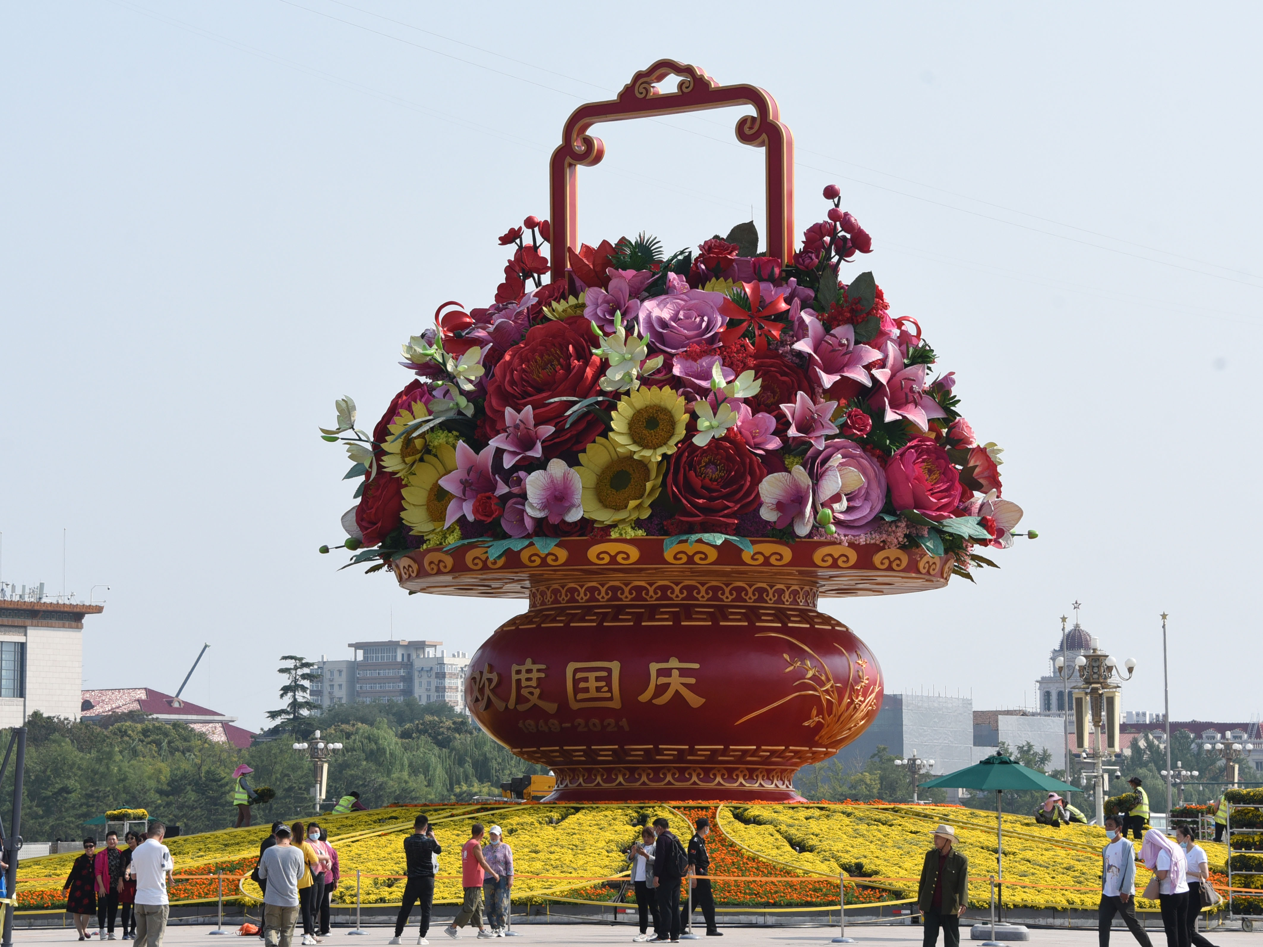 祝福祖国 大花篮正式亮相天安门广场