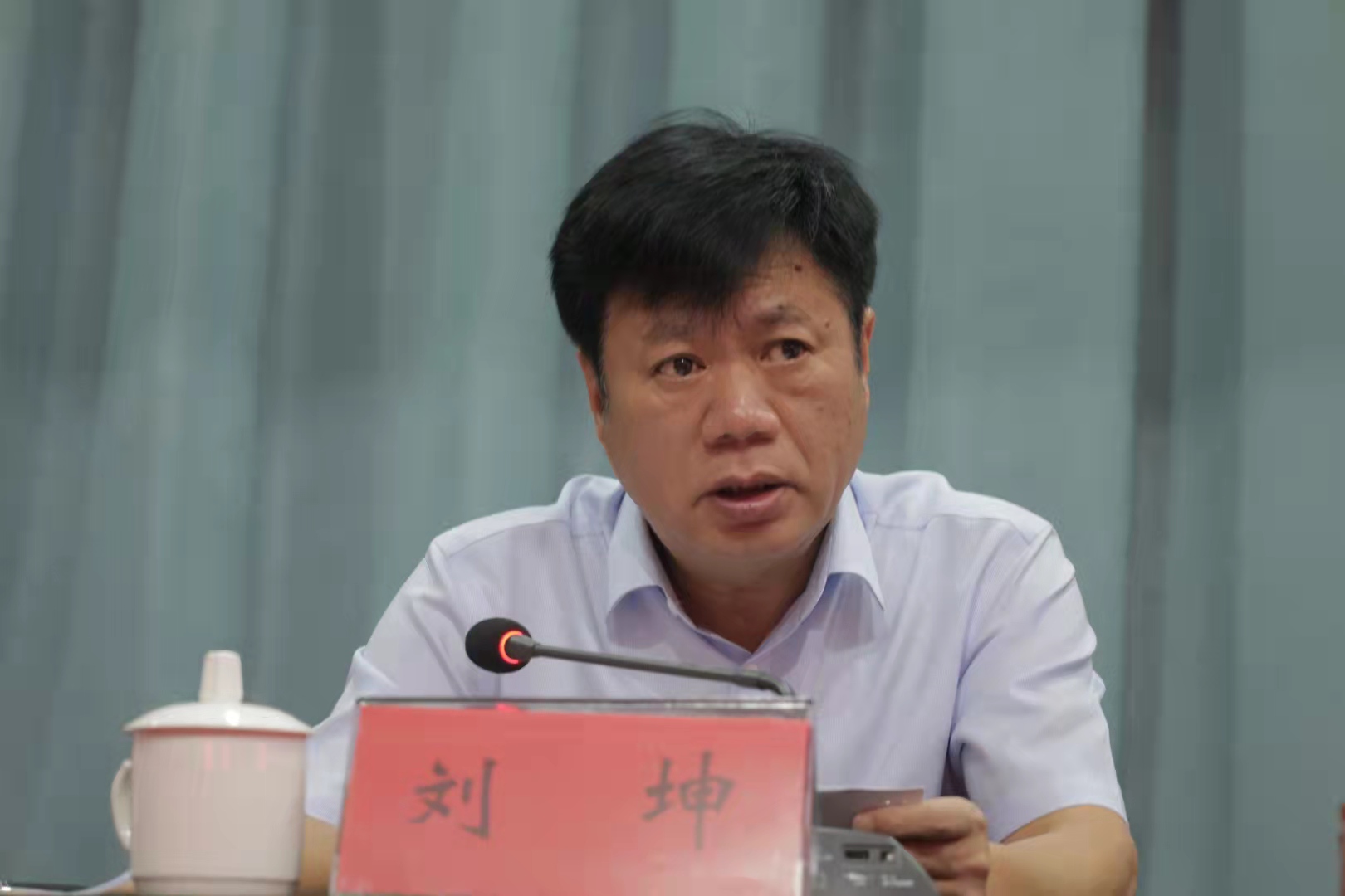 刘坤同志通报了全县安全维稳工作情况.