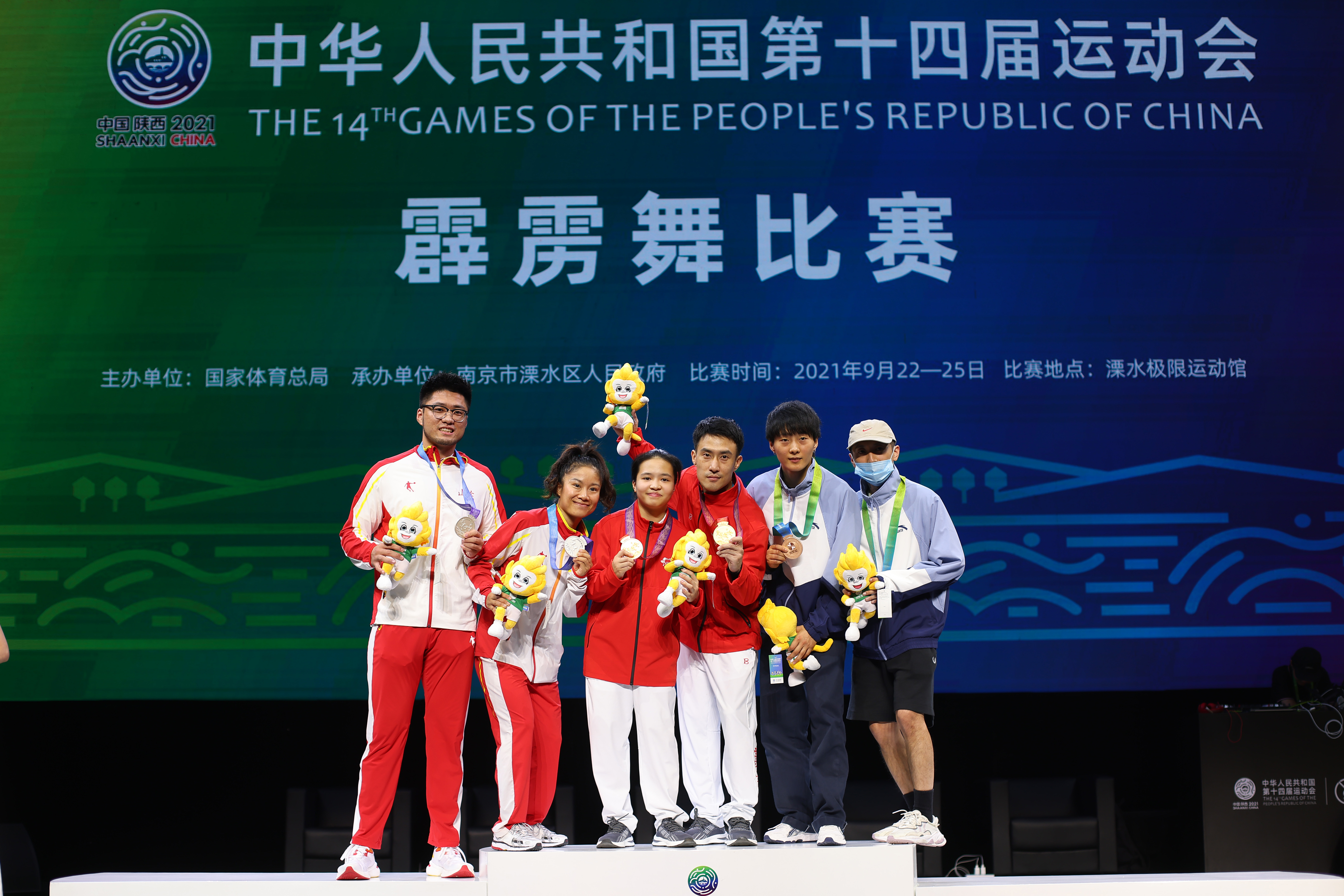 霹雳舞女子冠军赛举行河南刘清漪夺冠