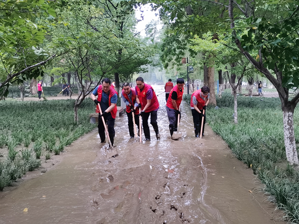 漯河无线电管理局开展沙澧河风景区清洁行动