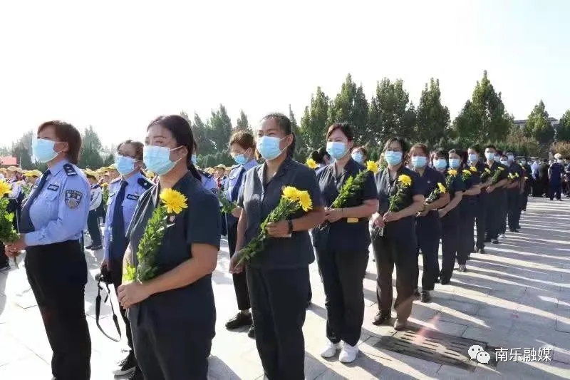 随后,市委常委,县委书记刘冰带领全体县级干部到刘法尧,张西三,吴书升