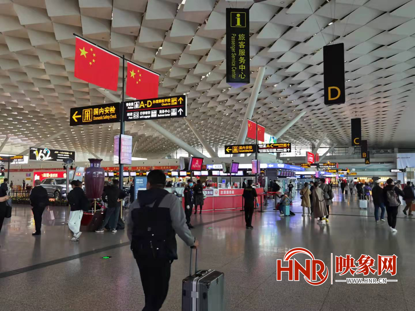 国庆假期郑州机场累计执行航班3400多架次 发送旅客超过40万人次