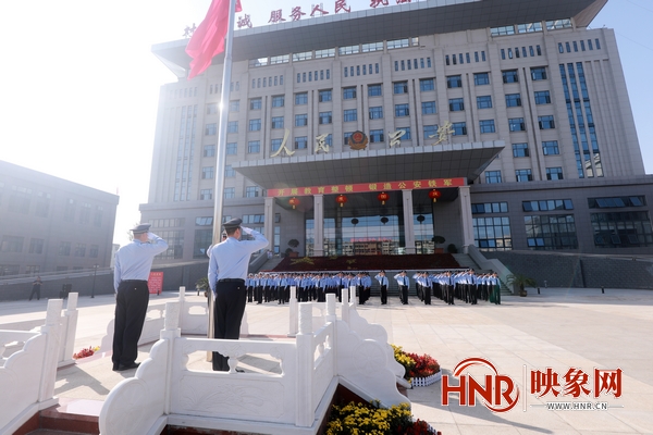 郸城县公安局举行庆国庆迎十一升国旗仪式