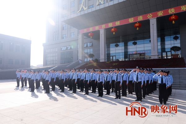 郸城县公安局举行庆国庆迎十一升国旗仪式