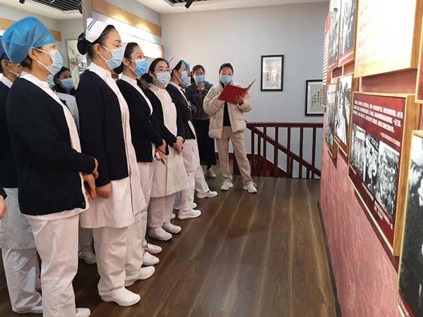 商丘市第一人民医院妇委会组织女职工参观淮海战役后勤馆