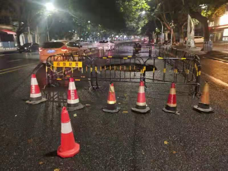 10小时连夜施工 郑州市内塌陷路面已基本恢复通行