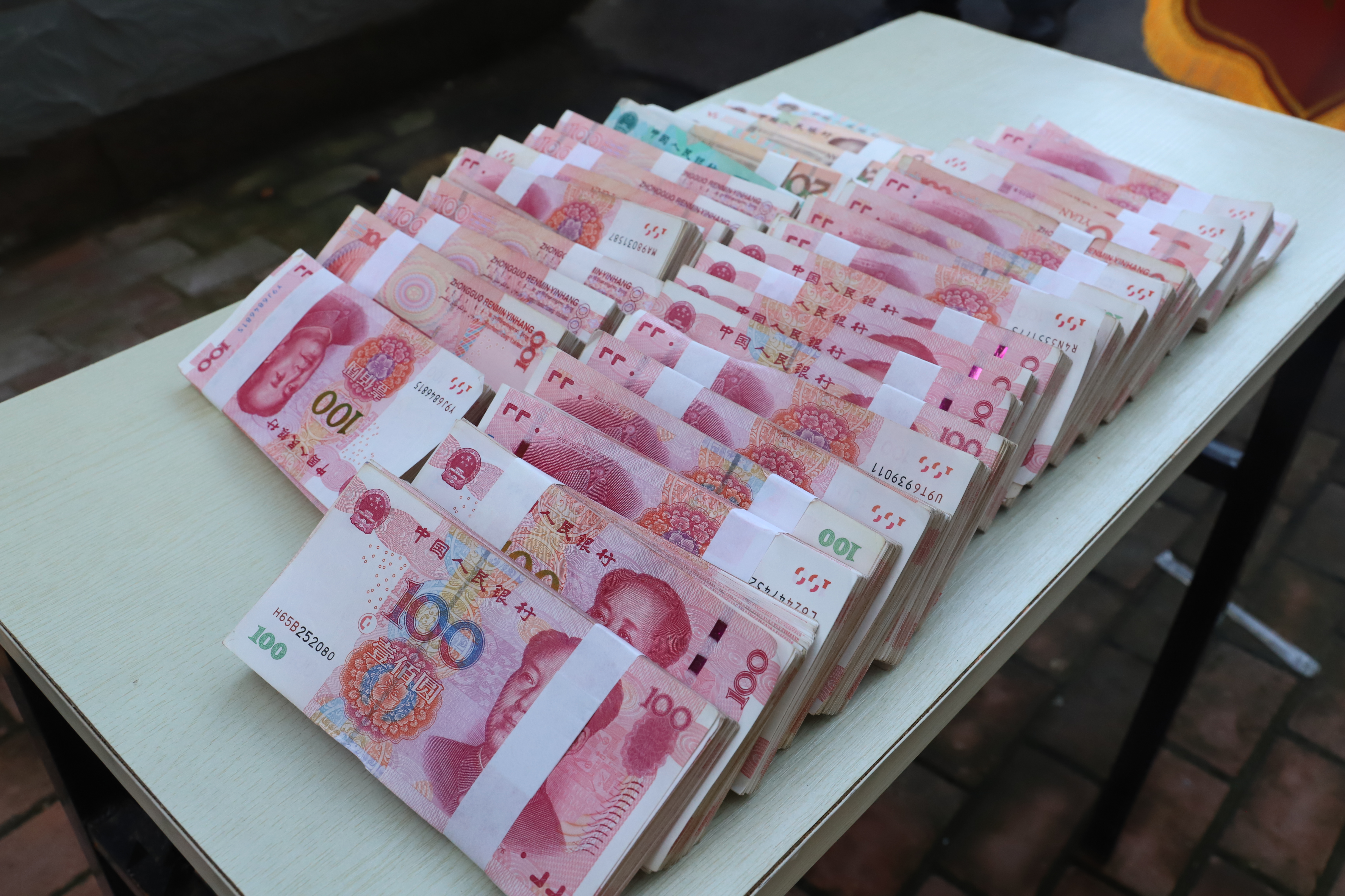 抓获27人!温县群众被骗的35万元追回来了!