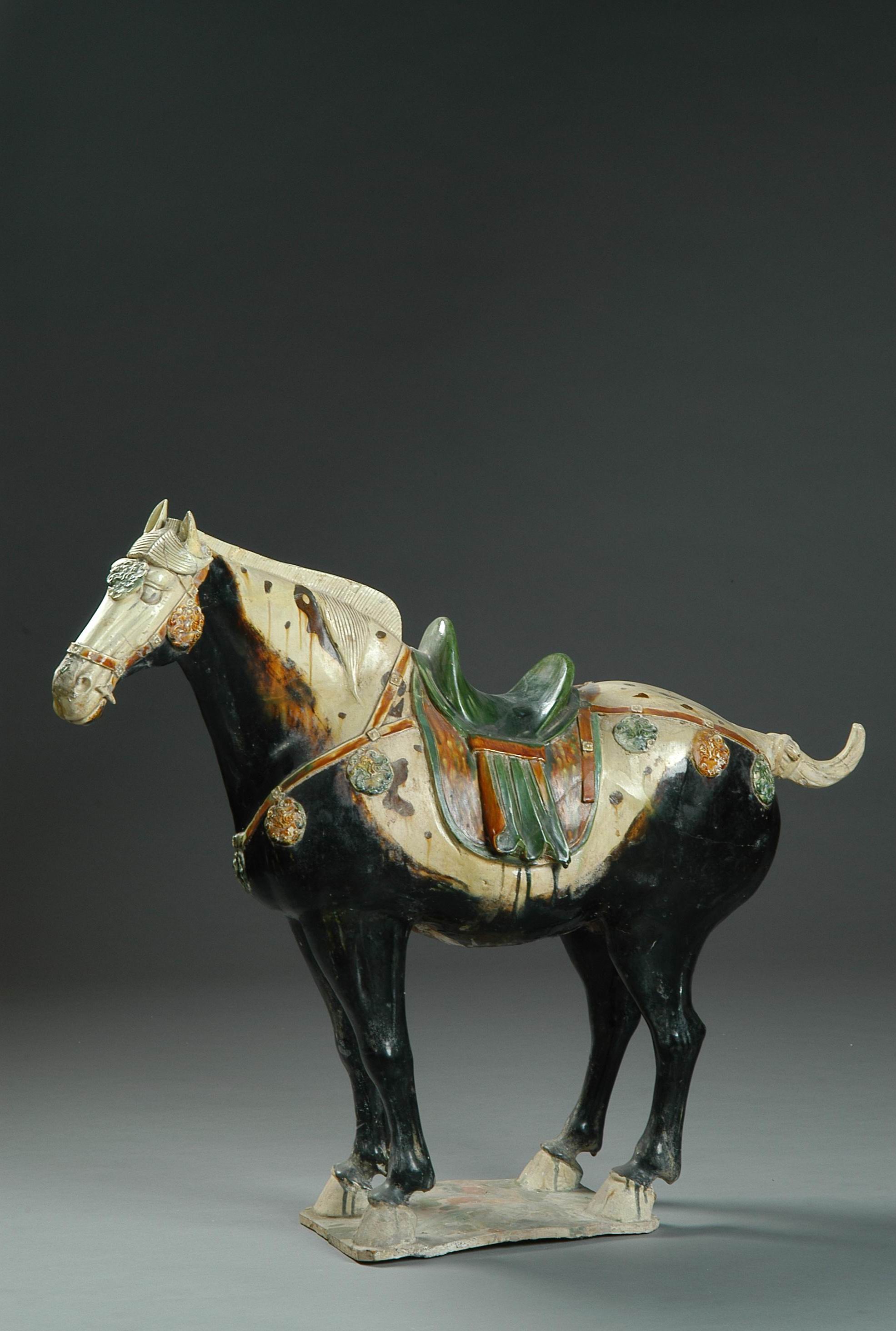 中国最大的石辟邪四蹄踏雪的三彩黑釉马洛阳这个博物馆有点东西