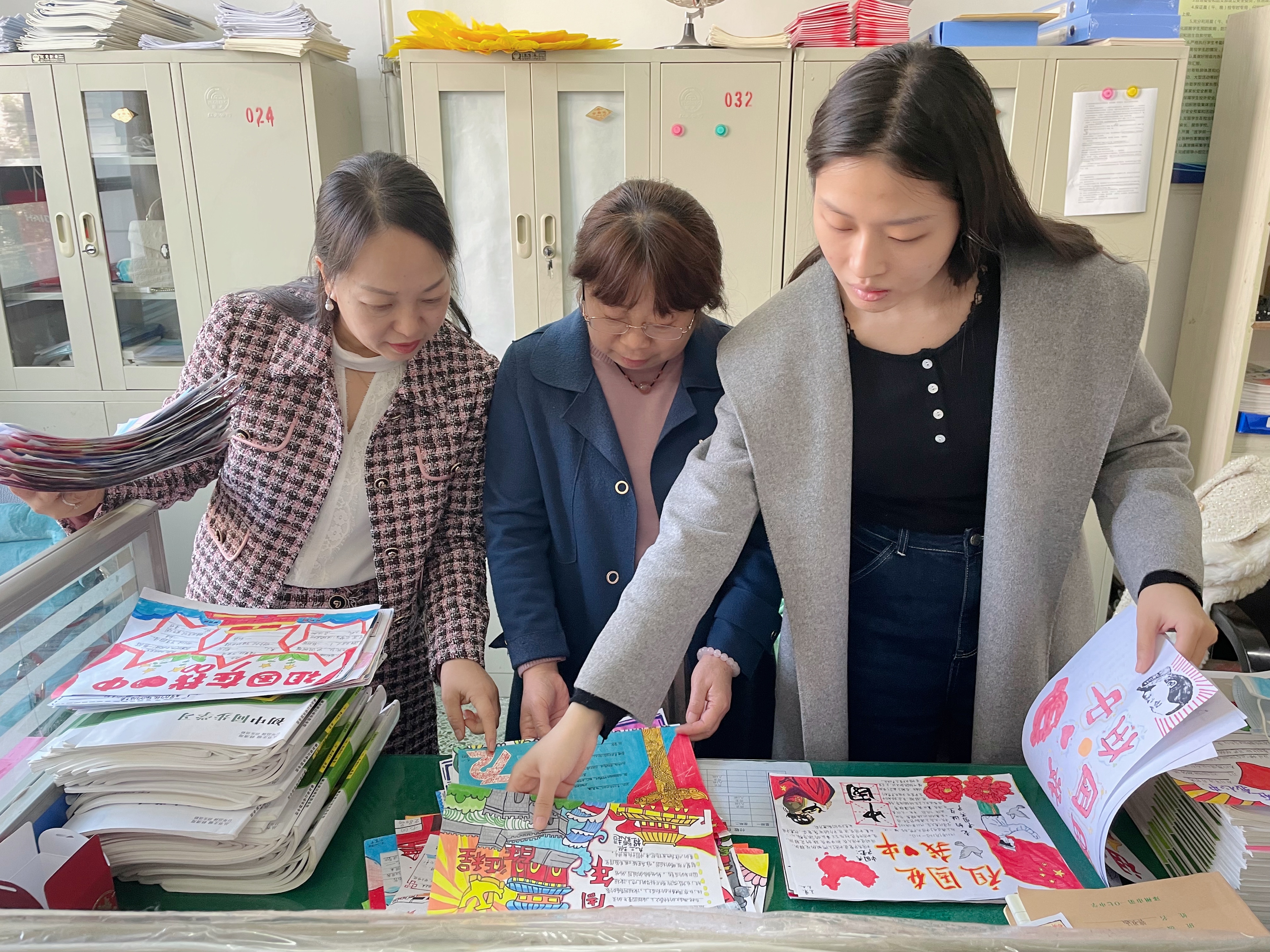 郑州市第107初级中学开展“祖国在我心中”手抄报评比活动