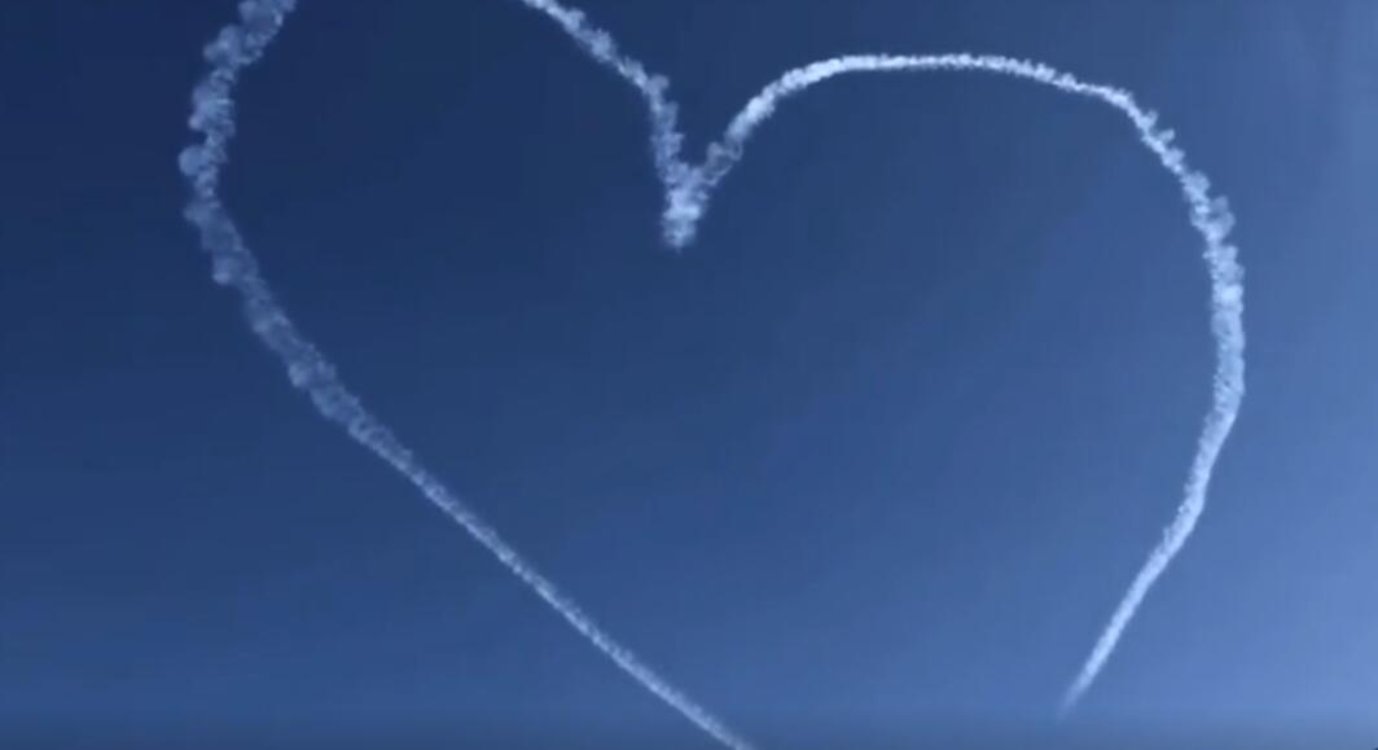 ?山西人天空畫愛心感謝鄭州救援隊
