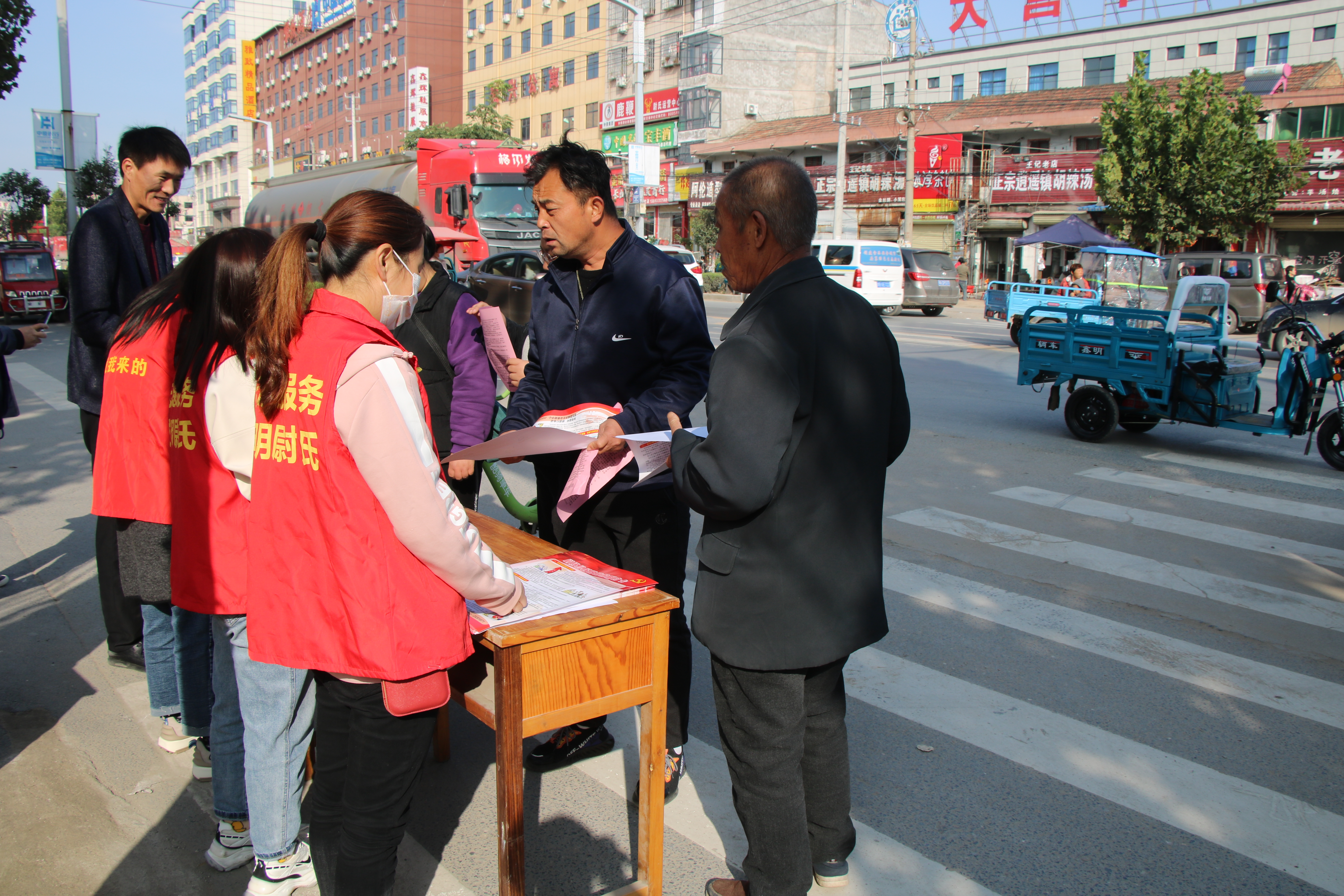 便民宣传,义诊,入户走访…… 尉氏大营镇扎实开展"国际消除贫困日"