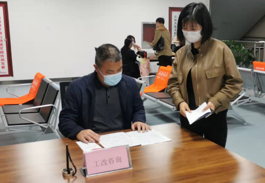 郑州市管城区城管局开展“一把手走流程”体验活动 强化服务更走心