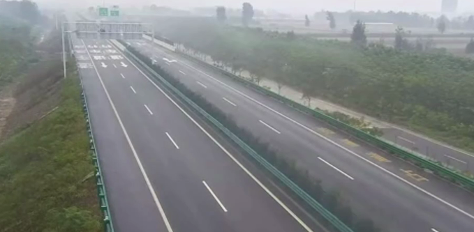 河南省內16個高速因霧禁止所有車輛上站