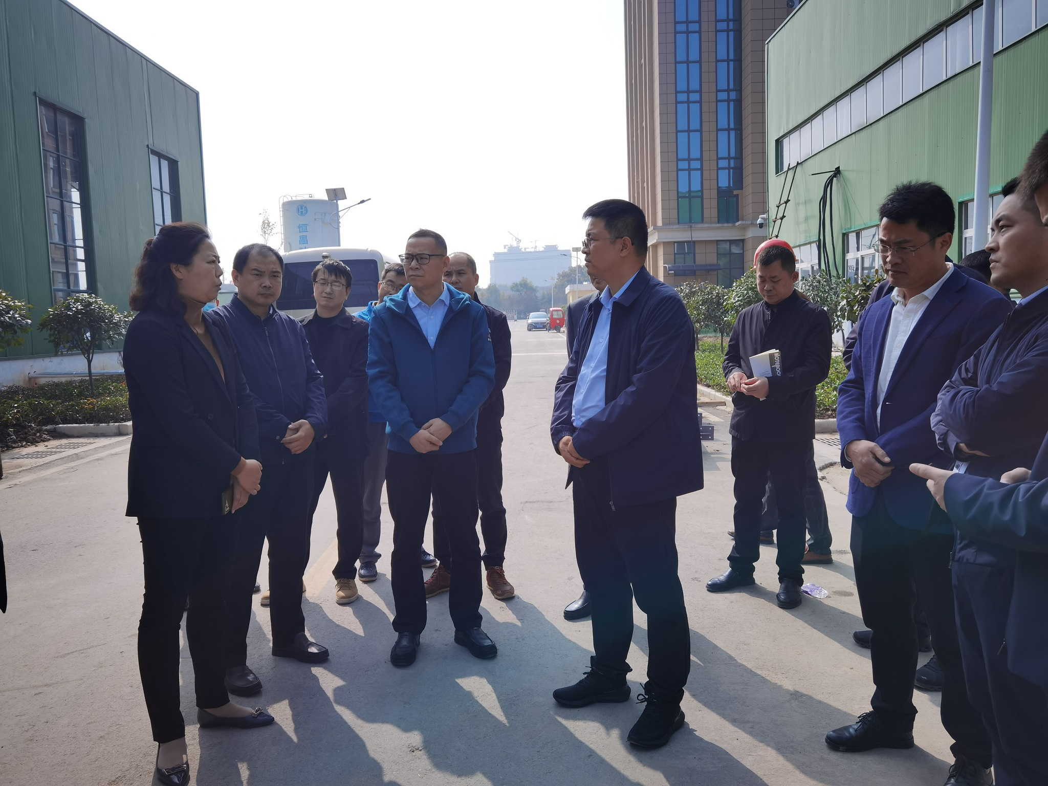 息县人民政府代县长管保臣深入产业集聚区调研指导万人助万企暨营商