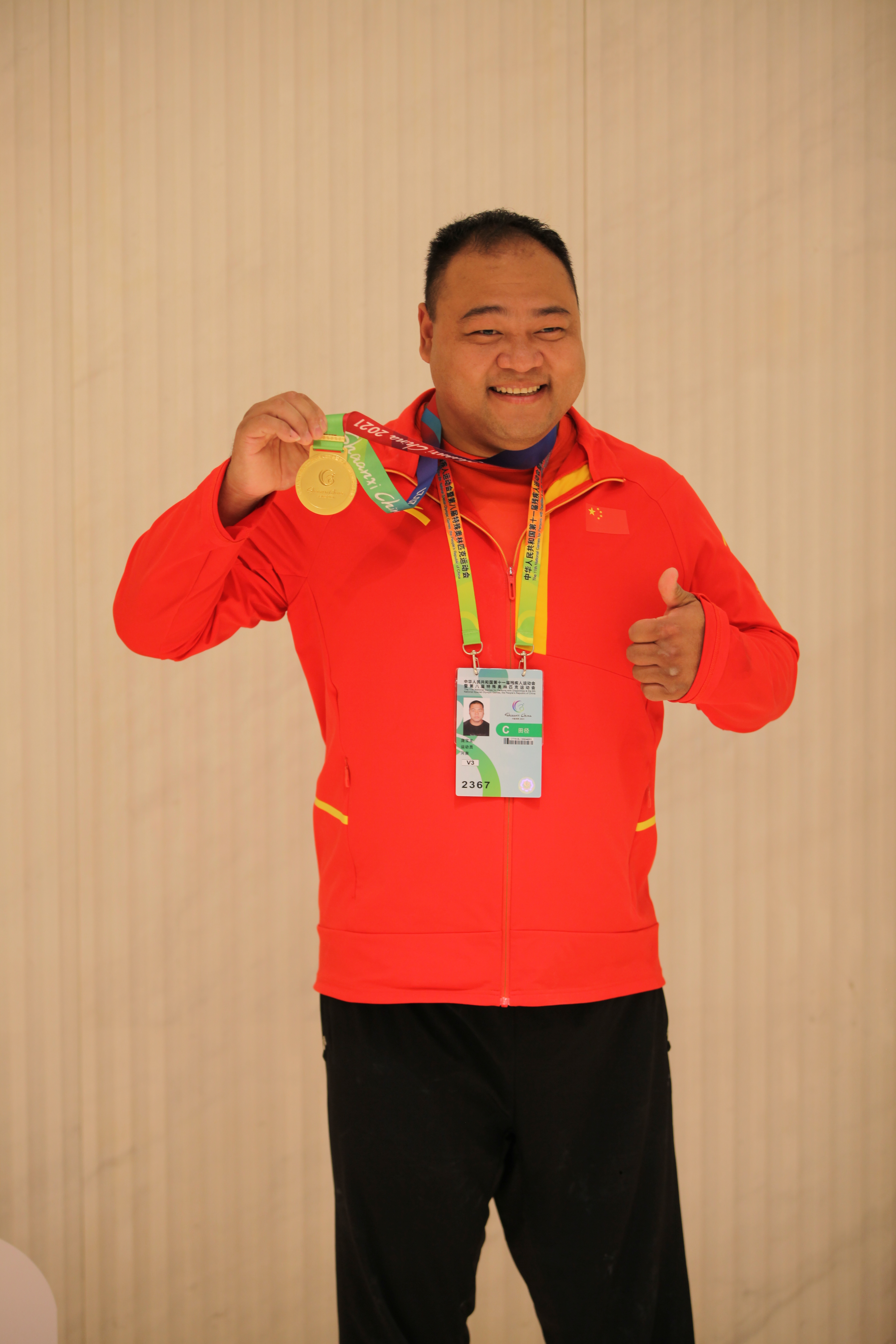 我省老将三门峡籍残疾人运动员庞宝龙,在23日男子铅球f63级比赛中为