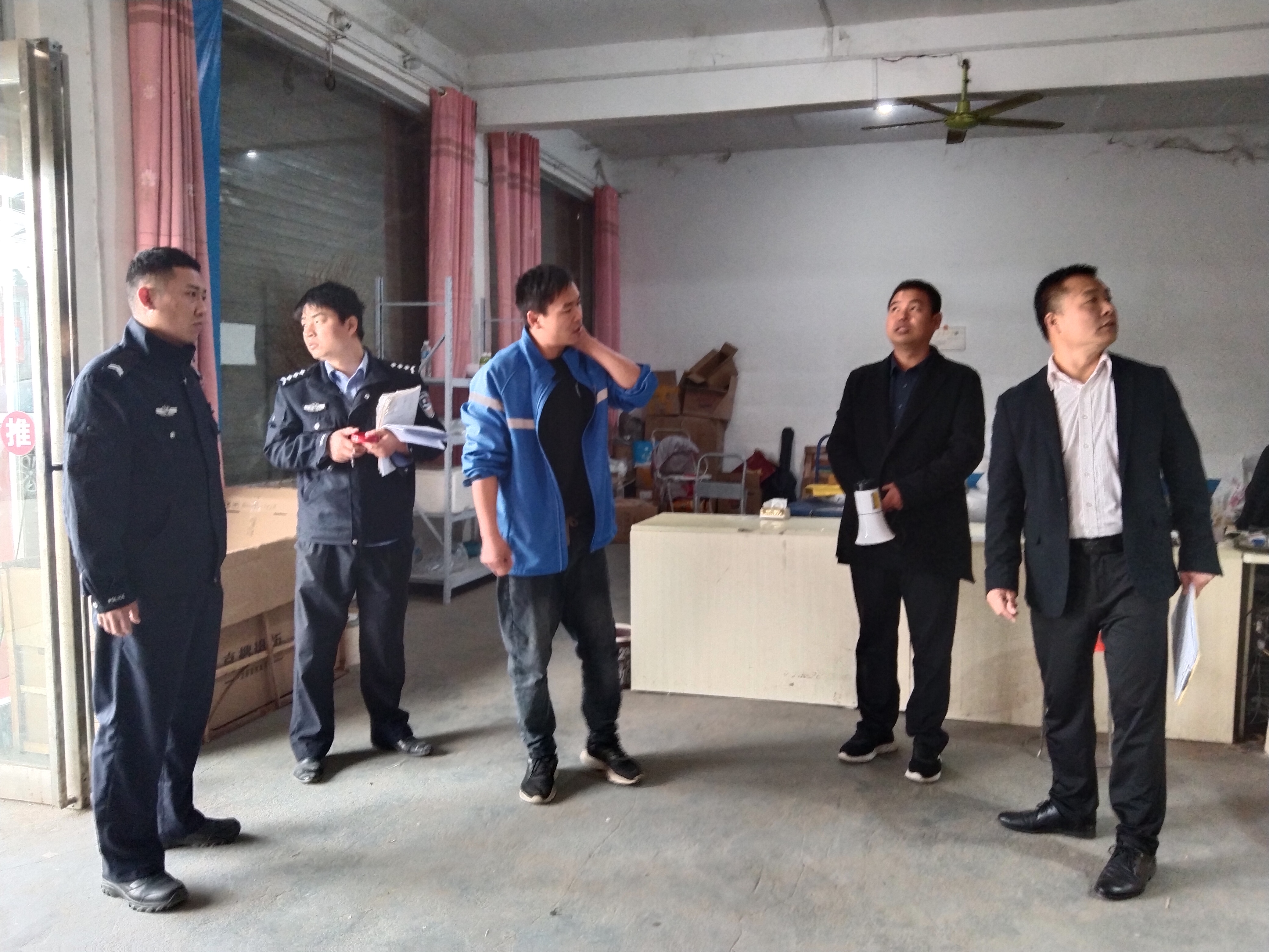 周口项城：贾岭派出所联合镇政府集中开展沿街门店消防安全排查工作