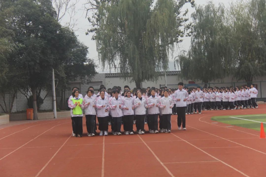 商丘市回民中学举行高二年级会操比赛