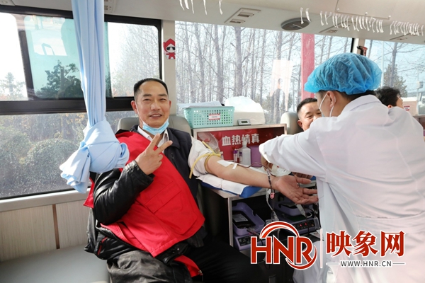 漯河：临颍县供电公司32名员工无偿献血12800毫升