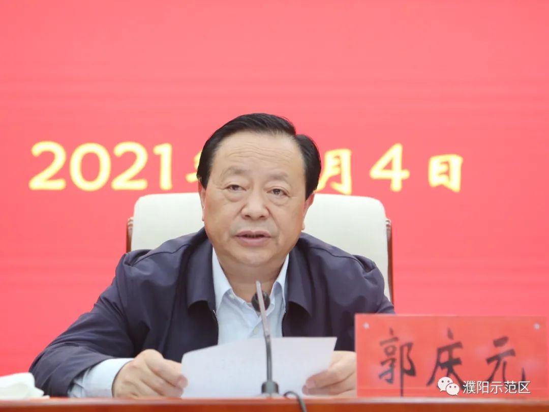 就"两个建设"工作,郭庆元要求,全区各级各部门要进一步提高政治站位