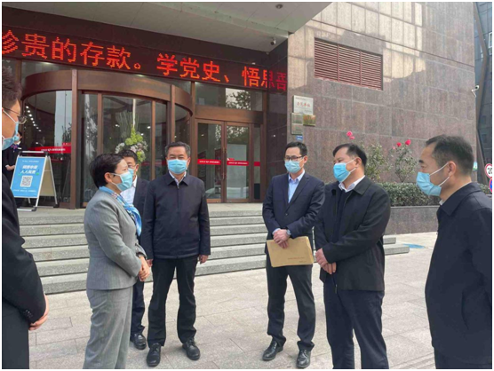 郑州市医疗保障局局长魏宁娣调研郑东新区医疗保障经办业务延伸服务