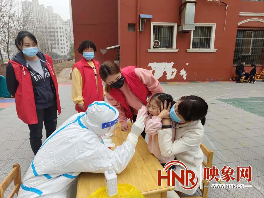 “童”心协力 郑州金水区多个幼儿园启动核酸检测工作