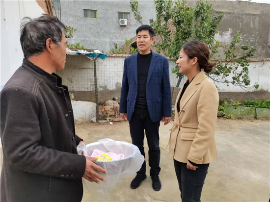 尉氏县大马乡日访夜谈巩固脱贫攻坚成果不停步