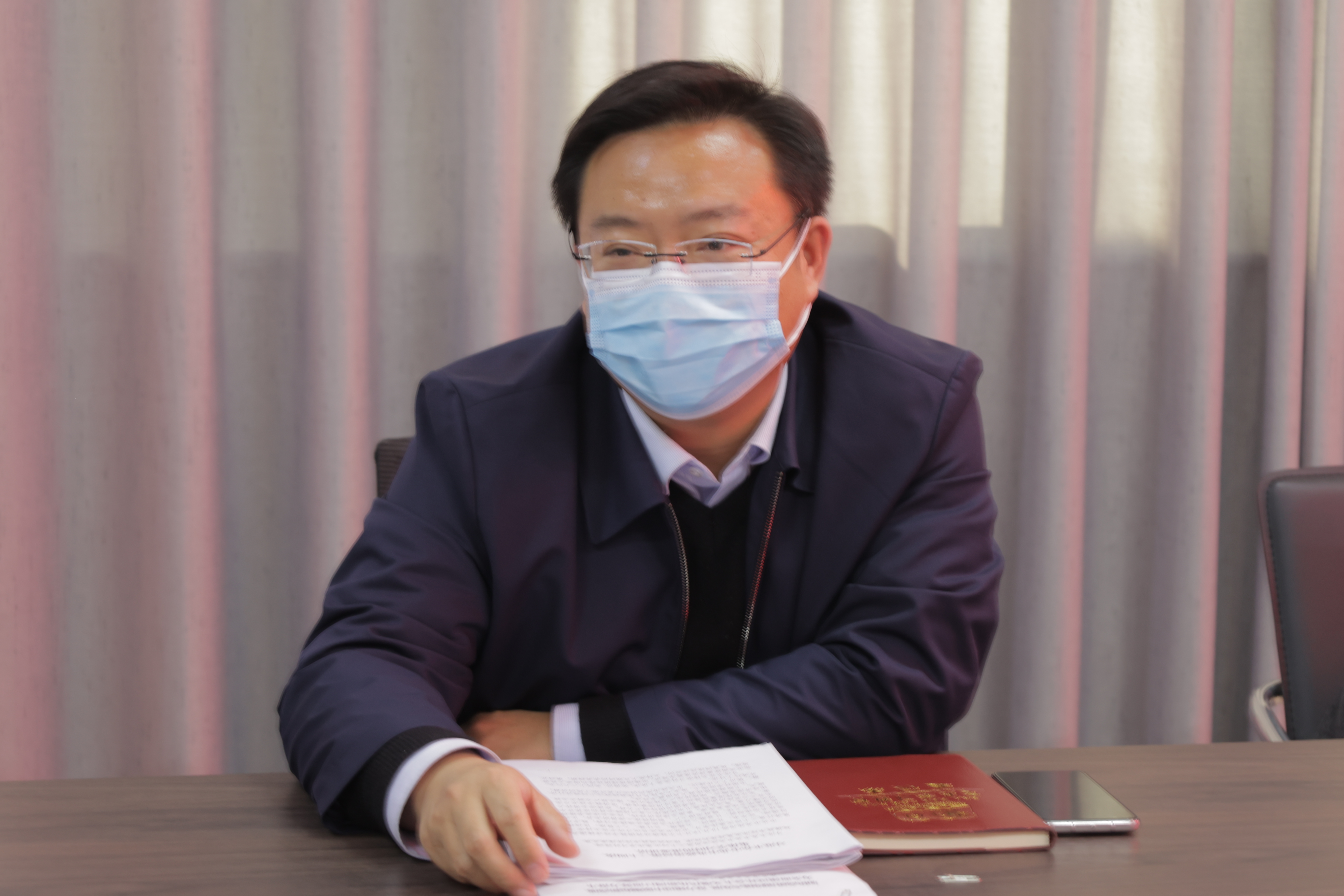 周口西华县委政法委传达学习省市党代会精神