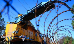 京九铁路集中修 满目尽是“黄金甲”