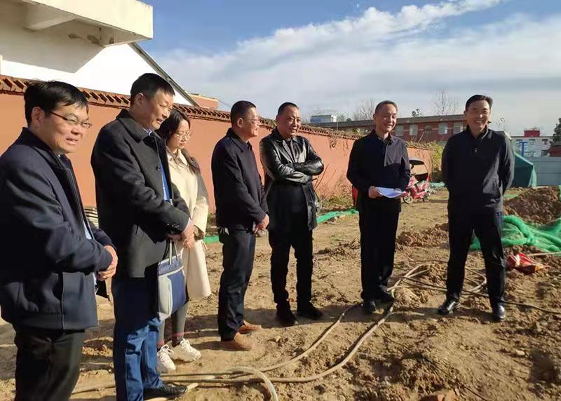 固始县教体局局长李泽光到张老埠乡督查教师周转房建设工作