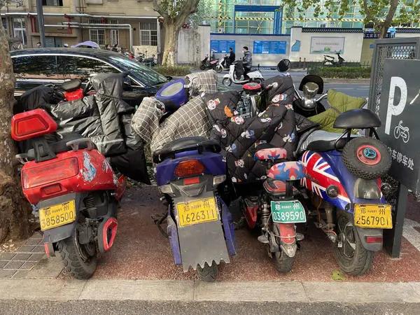 聯(lián)播pro：緊急提醒！鄭州黃牌電動(dòng)車上路將被罰