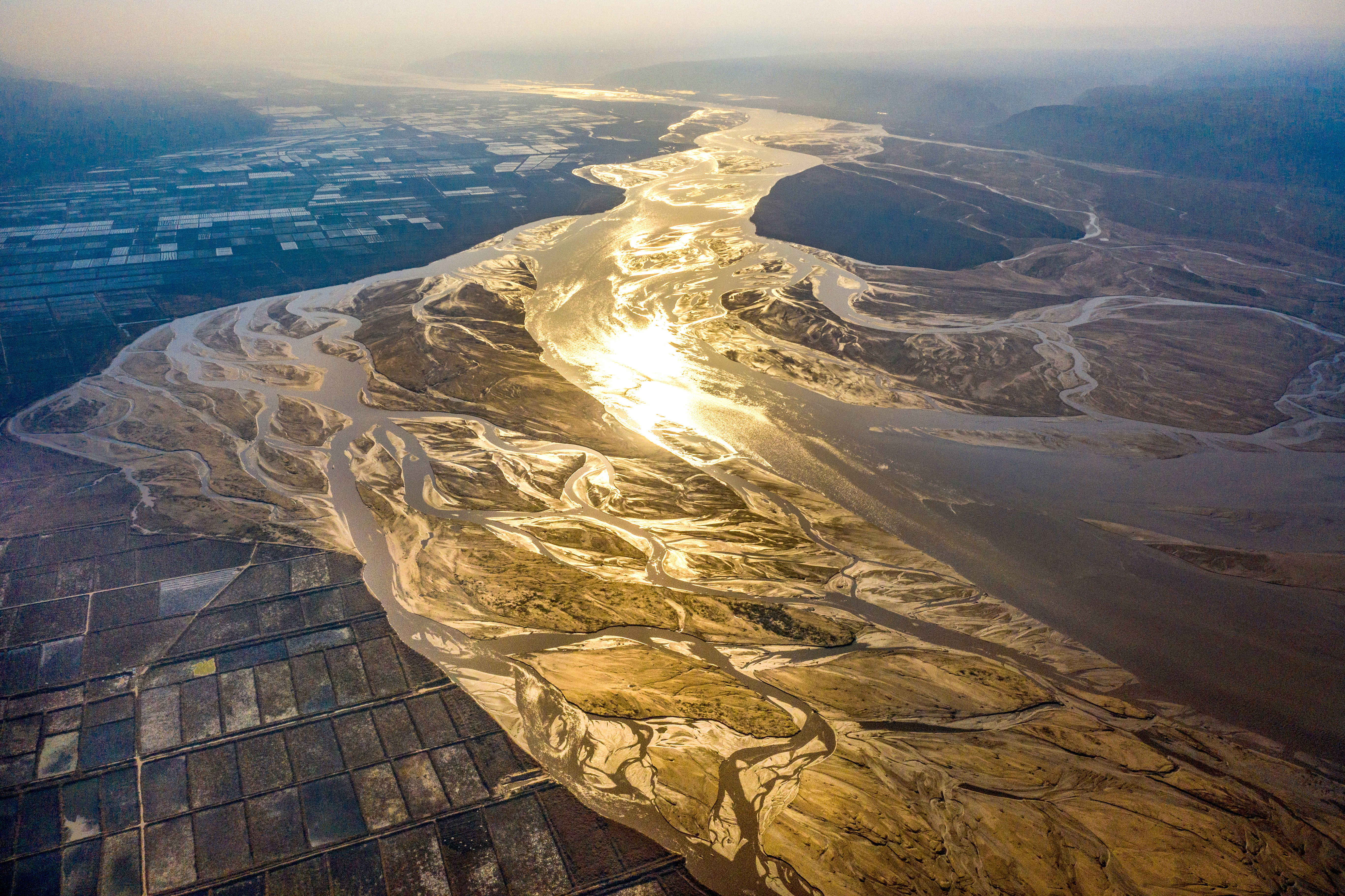 大自然的鬼斧神工黄河水位下降山西万荣黄河河床现神奇图案