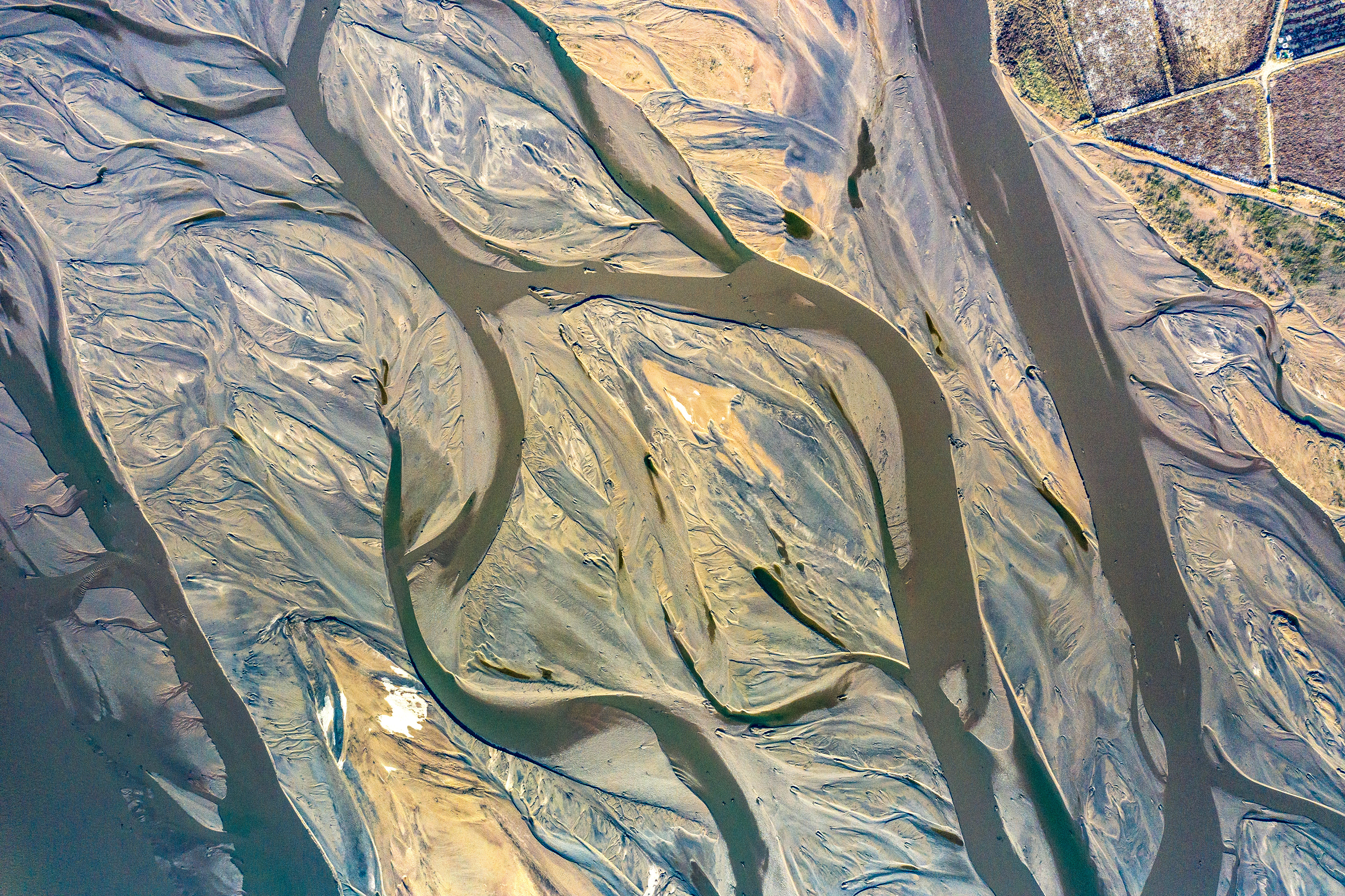大自然的鬼斧神工黄河水位下降山西万荣黄河河床现神奇图案