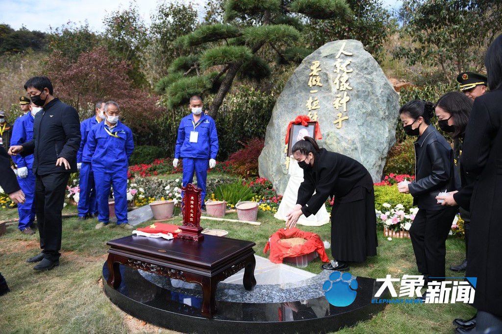 袁隆平院士骨灰安葬仪式11月15日在长沙举行